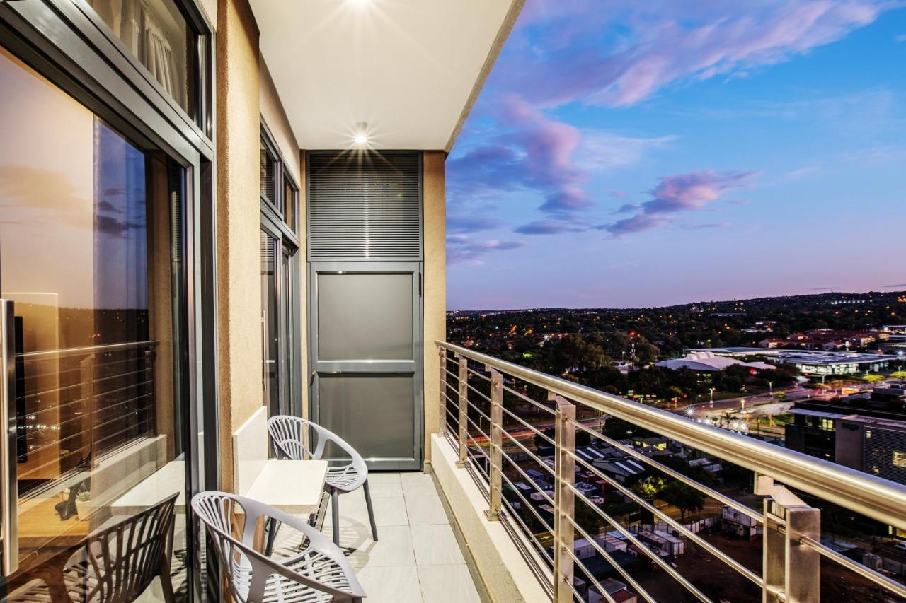 Menlyn Maine Residence Unit 1419 Pretoria-Noord Kültér fotó