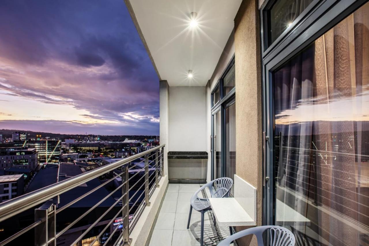 Menlyn Maine Residence Unit 1419 Pretoria-Noord Kültér fotó